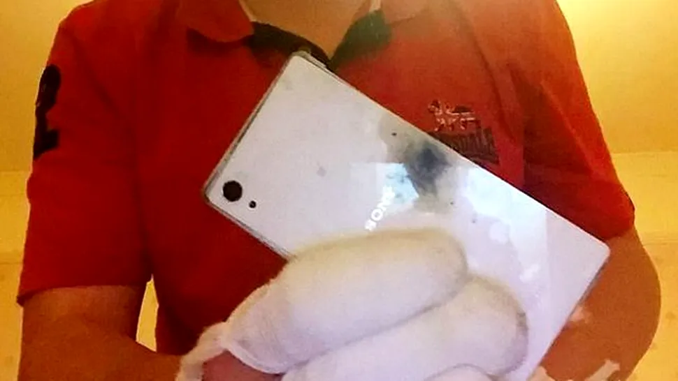 Un bărbat care susţine că i-a explodat smartphone-ul în mână cere daune de 10.000 de lire de la producător