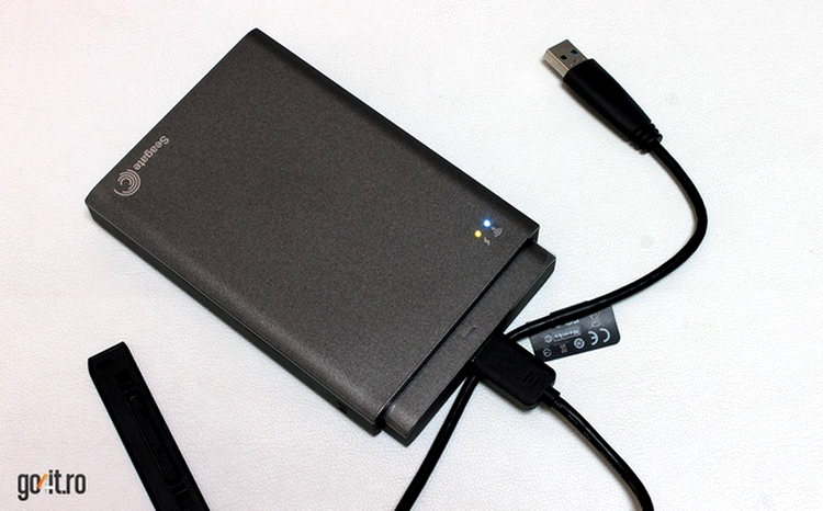 Seagate Wireless Plus: adaptorul SATA - USB 3.0