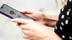 A doua cea mai mare bancă din România lansează servicii eSIM din aplicație. Cât costă 1 GB în Turcia sau SUA?
