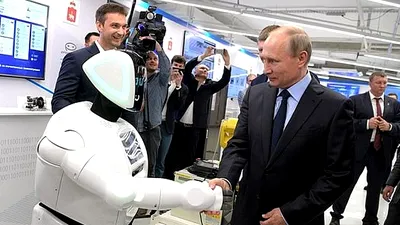 Un robot l-a întrerupt pe Vladimir Putin pentru a-l saluta