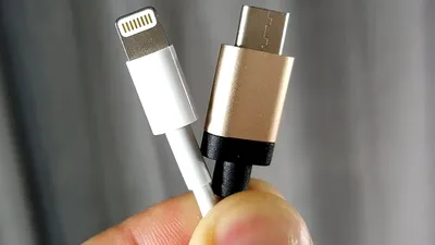 iPhone 7 nu poate fi conectat la noul Macbook Pro... fără un cablu nou