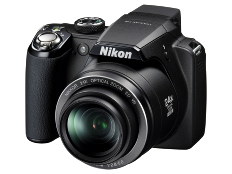 Nikon P90 are lentile cu zoom optic 24x