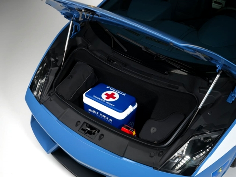 Lamborghini Gallardo LP560-4 face curierat rapid pentru spitale