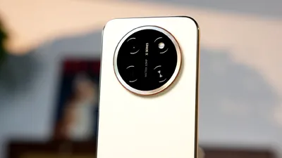 X80 Pro Max debutează cu o baterie de 11.000 mAh și un ecran de 10.000 de niți