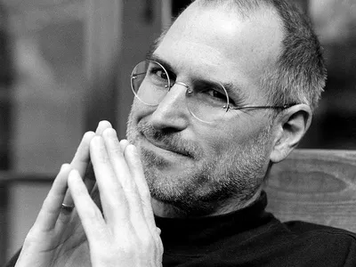 Steve Jobs, omagiat de Apple la 15 ani de la moartea sa. Mesajele publicate de John Ternus și Tim Cook