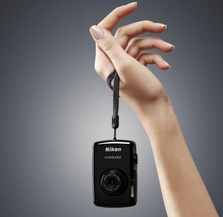 Nikon Coolpix S01 - o compactă foarte mică
