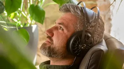 Meze Audio lansează 105 AER: Cele mai ușoare căști din istoria companiei românești