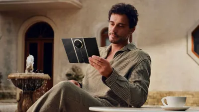 Huawei a lansat Mate XT 2, telefonul care se deschide într-o tabletă de 10,2 inci și costă aproape 3.000 de dolari