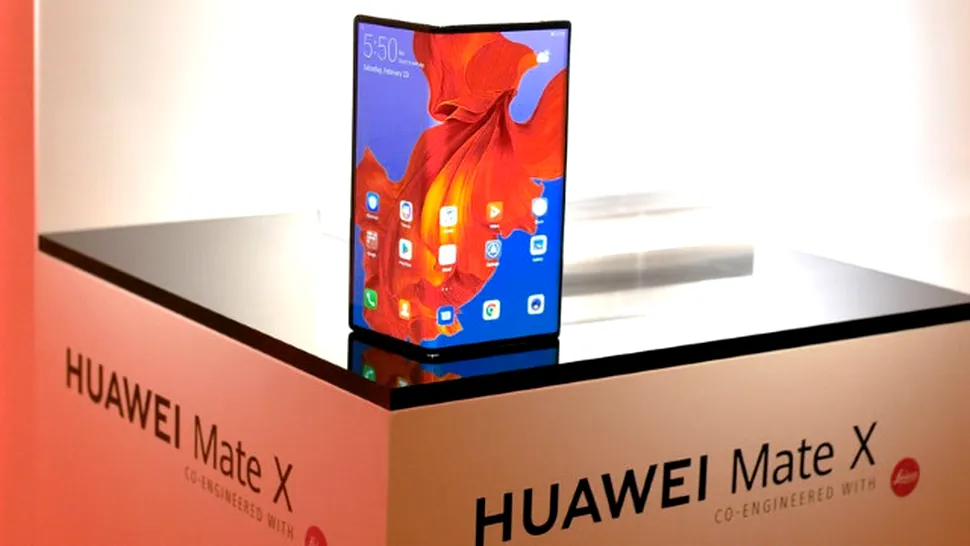 Mate X, telefonul pliabil de la Huawei, intră la vânzare cu un preţ usturător