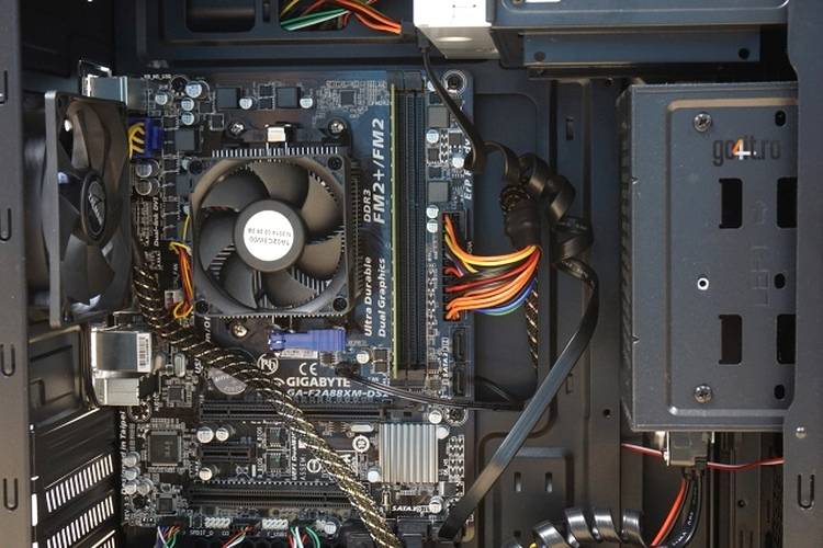 Procesorul AMD A10-7700K vine cu un cooler stock