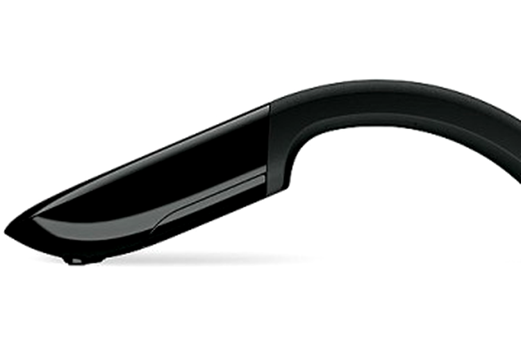Microsoft Arc Touch Mouse se aplatizează pentru a fi uşor de plimbat