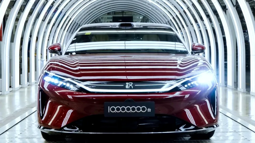BYD ajunge la 10 milioane de mașini și lansează un sedan electric de 764 CP cu 626 de mile autonomie