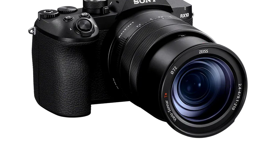 Cameră foto cu superzoom: Sony lansează modelul RX10, generația a V-a