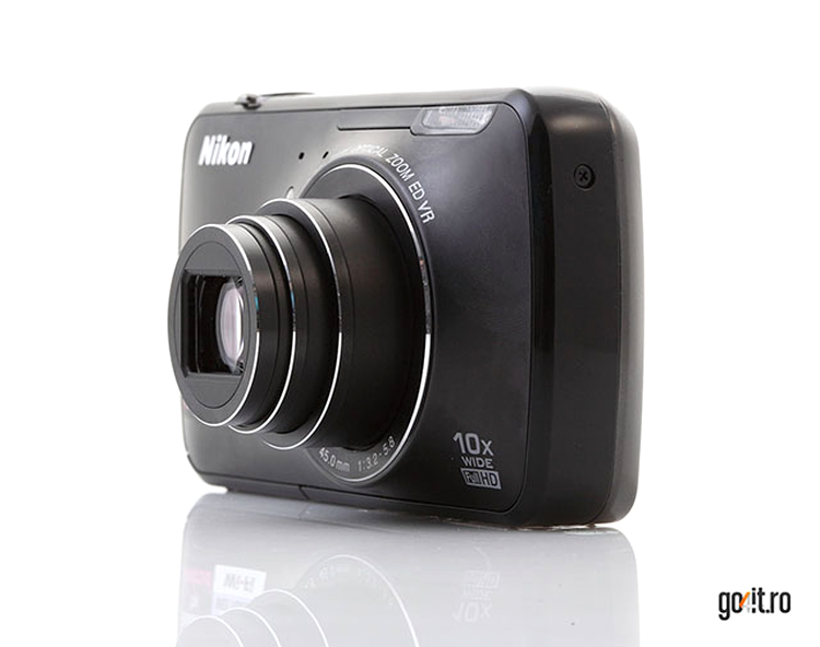 Nikon Coolpix S800c - cameră foto cu zoom 10X şi filmare Full HD