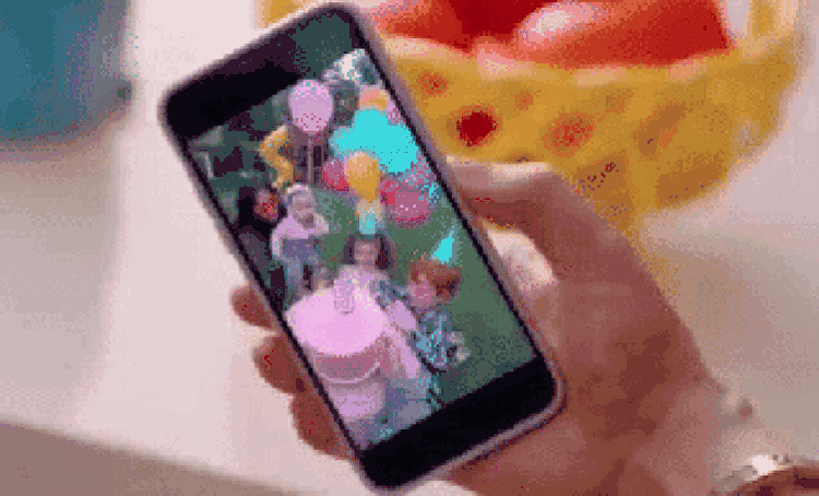 Spectacles va filma într-un format video proprietar