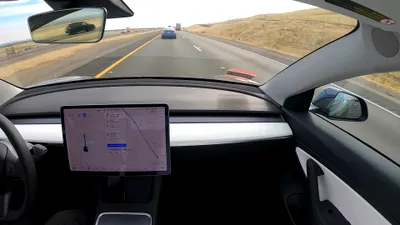 VIDEO: cum se conduce singură o mașină Tesla între San Fracisco și Los Angeles