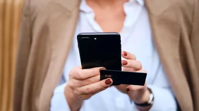 Românii vor folosi un portofel digital bazat pe codul Germaniei, însă activiștii avertizează asupra riscurilor de securitate