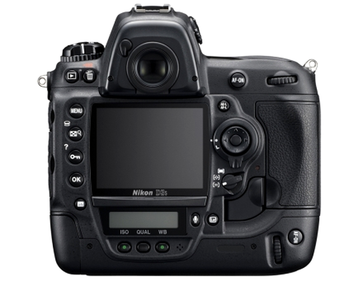 Nikon D3S are tot senzor de 12 MP ca şi D3