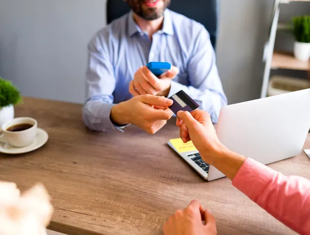 Cea mai mare bancă din România, amendată cu 5.000 de euro după ce un angajat a accesat ilegal datele unui client