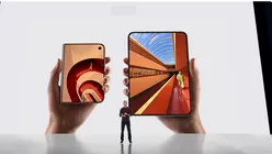 Ecranul telefonului pliabil Apple iPhone Duo pare destul de întunecat în lumină puternică