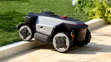 O nouă generație de roboți de tuns gazonul ajunge în România, cu AI și LiDAR pentru navigație autonomă