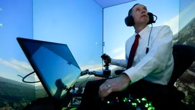 Un pilot robot a învins în repetate rânduri un colonel al USAF în simulări de lupte aeriene