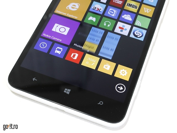 Nokia Lumia 1320: butoane capacitve fără iluminare