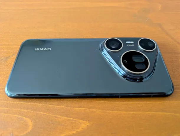 Review HUAWEI Pura 80 Ultra, când designul și fotografia se întâlnesc cu inteligența
