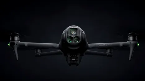 DJI Mavic 4 Pro, o dronă care permite filmări aeriene din orice unghi