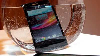 Lăudate degeaba? Telefoanele Sony Xperia sunt rezistente la apă doar în condiţii ˝de laborator”