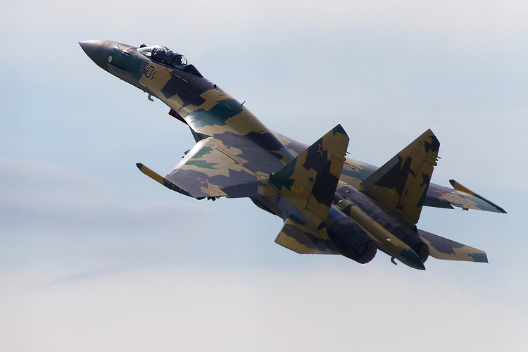 avion su-35 in zbor