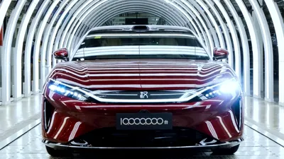 BYD ajunge la 10 milioane de mașini și lansează un sedan electric de 764 CP cu 626 de mile autonomie