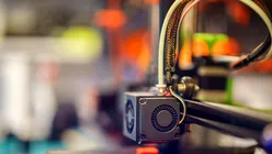 „Războinicii” imprimantelor 3D din Europa ajută Ucraina să lupte împotriva Rusiei