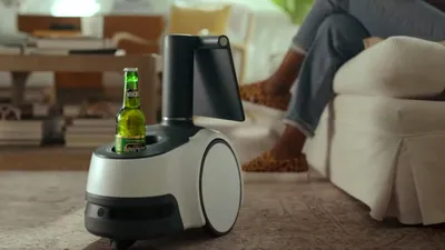 Amazon lansează Astro, robotul care îți aduce berea pe canapea. VIDEO