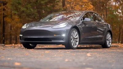 Tesla Model 3 conduce în topul celor mai populare automobile electrice din lume. Modelul surprinzător de pe locul doi