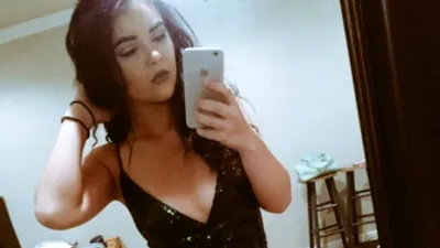 Selfie-ul acestei tinere s-a viralizat, dar nu datorită rochiei provocatoare