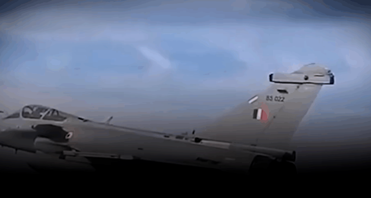 presupusa imagine cu avionul indian rafale cu numarul de coada bs 022