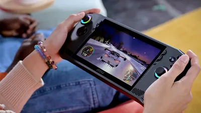 MSI a lansat primul dispozitiv portabil de gaming și este gata să concureze cu Steam Deck