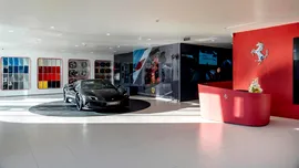 Ferrari Amalfi, prezentat în premieră națională la deschiderea noului showroom Ferrari of Bucharest