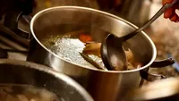 Ingredientul folosit des de gospodine care poate face ciorba TOXICĂ. De ce e atât de periculos