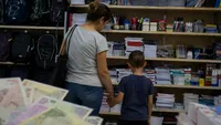 Statul dă 500 de lei pentru rechizite în anul școlar 2026-2027. Cine sunt cei care vor primi banii și când se depun cererile