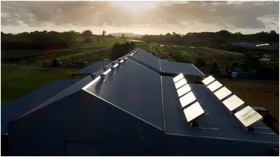 Acest panou solar revoluționar produce electricitate și până la 10 litri de apă potabilă zilnic