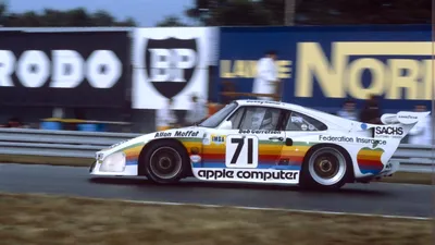 Porsche sărbătorește cea de-a 50-a aniversare a Apple la Laguna Seca