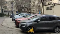 Cine poate folosi spațiul din fața unei case sau a unui bloc. Ce reguli se aplică pentru parcări, trotuare și acces