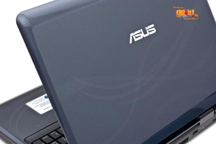 Asus F50 - ecranul wide cu aspect 16:9