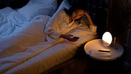 De ce verificarea telefonului la trezirea din somn dăunează sănătății