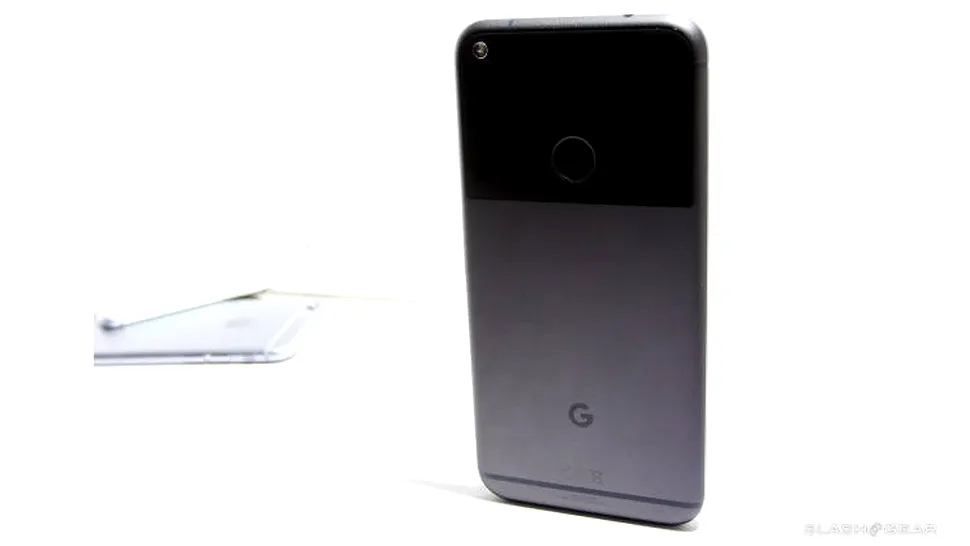 Google Pixel 2 ar putea face trecerea la ecran curbat
