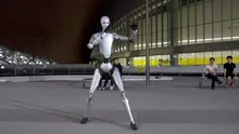 Premieră în România: Un robot umanoid și un câine-robot au fost asigurați pentru peste 141.000 de euro