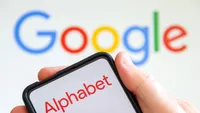 Alphabet depășește Apple la capitalizare bursieră pentru prima dată din 2019, scoțând în evidență avantajul Google în cursa AI