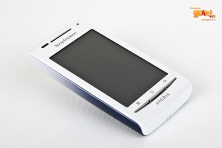Sony Ericsson Xperia X8 - cu limitări, dar şi preţ pe măsură